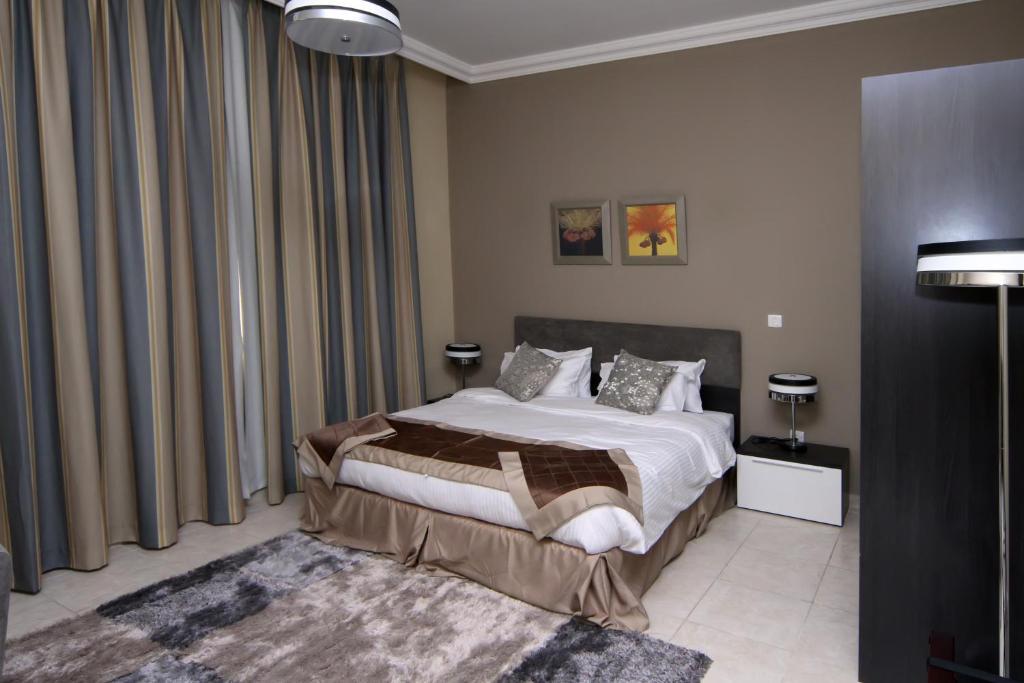 Magnum Hotel & Suites West Bay Doha Room photo